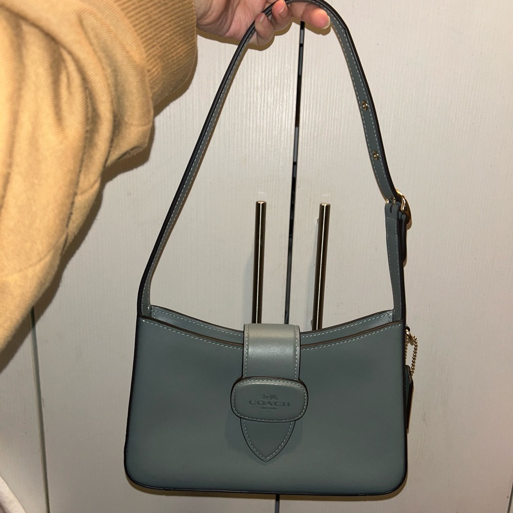 Coach Sage Eliza Shoulder Bag with zipper closure